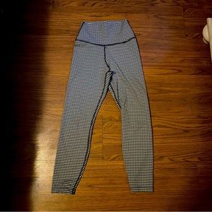 Nike dry fit high waisted cropped leggings ~ size XS ~ black and white ~ NWOT